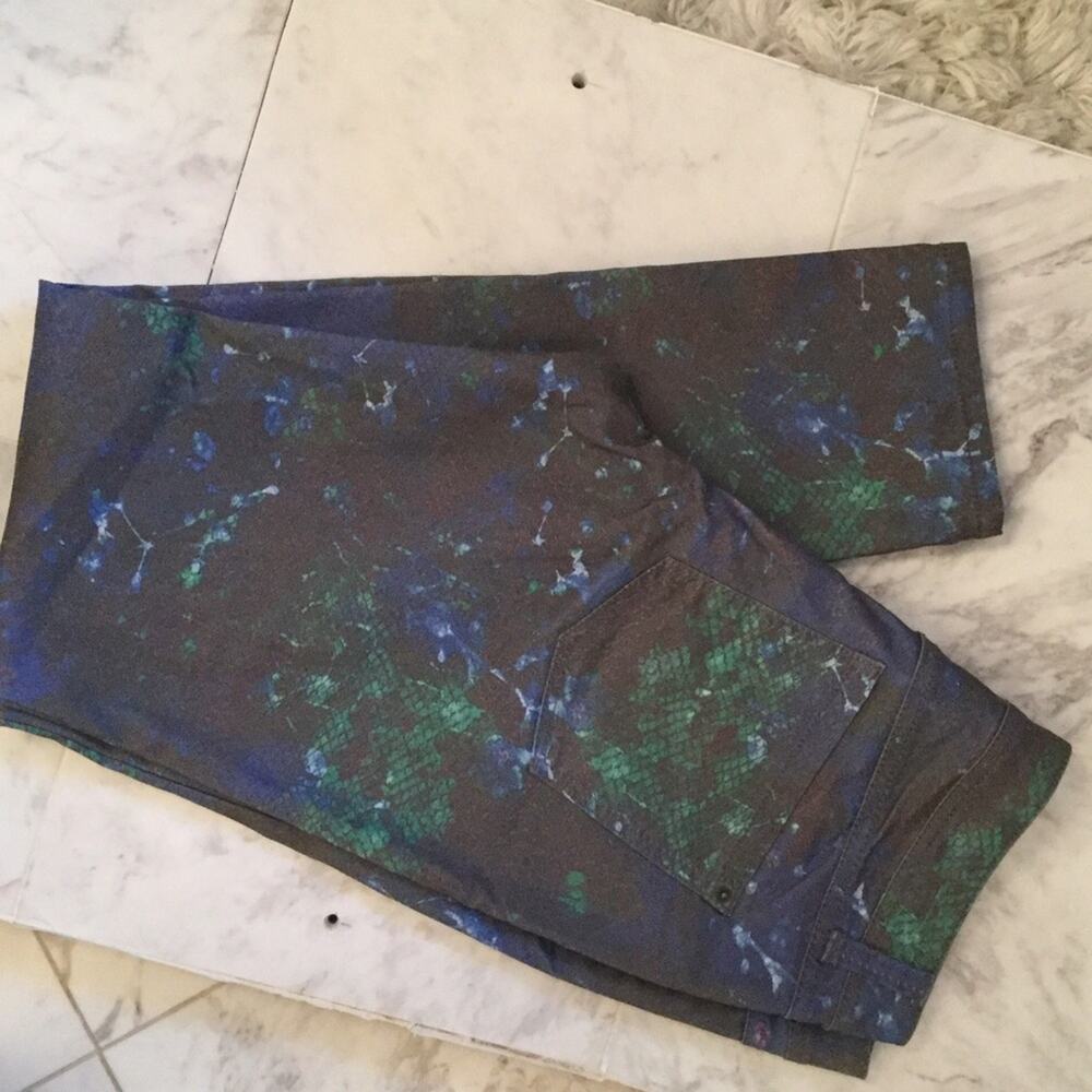INC 10 animal print soft stretch jean worn once like new blue green snakeskin